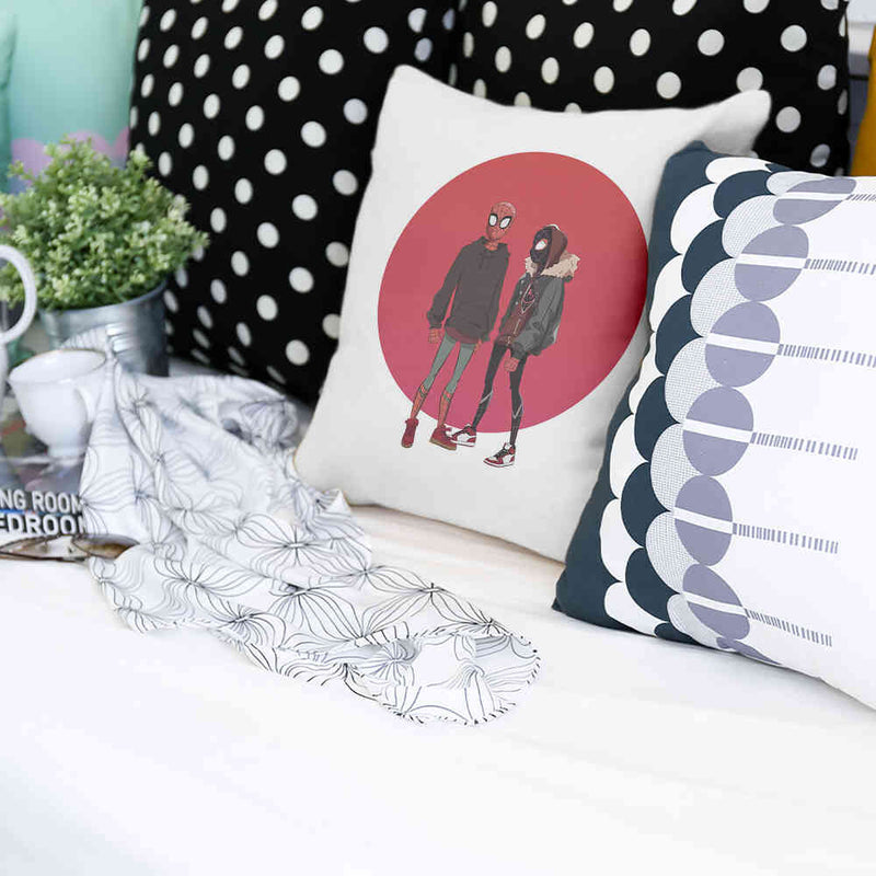 Almohada de salud blanca con Spiderman