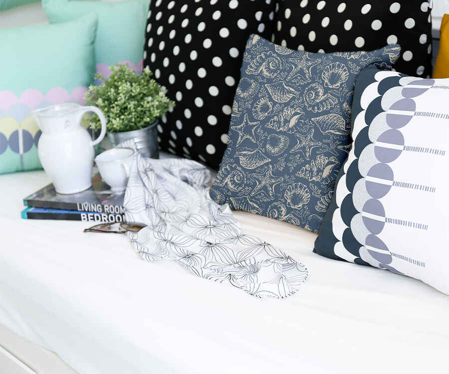 Almohada de salud azul con conchas