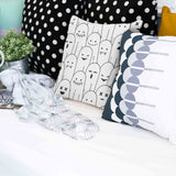 Almohada de salud blanca con fantasmas divertidos