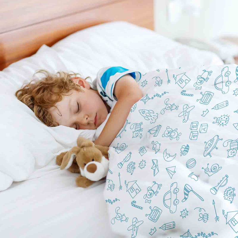 Set de ropa de cama para terapia con mantas blancas y juguetes