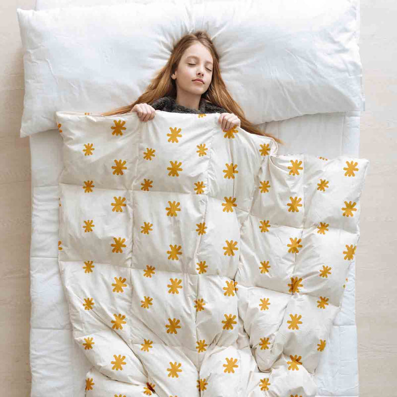 Set de ropa de cama con manta terapéutica y flores amarillas