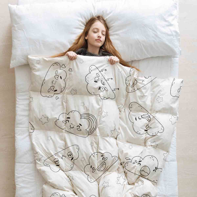 Juego de ropa de cama con manta terapéutica blanca con nubes divertidas