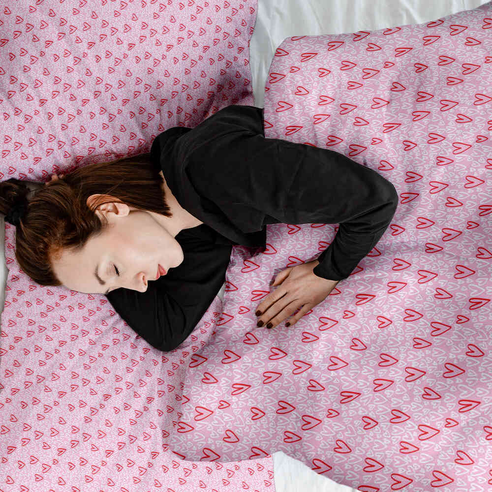 Set de ropa de cama con manta terapéutica rosa con corazones rojos