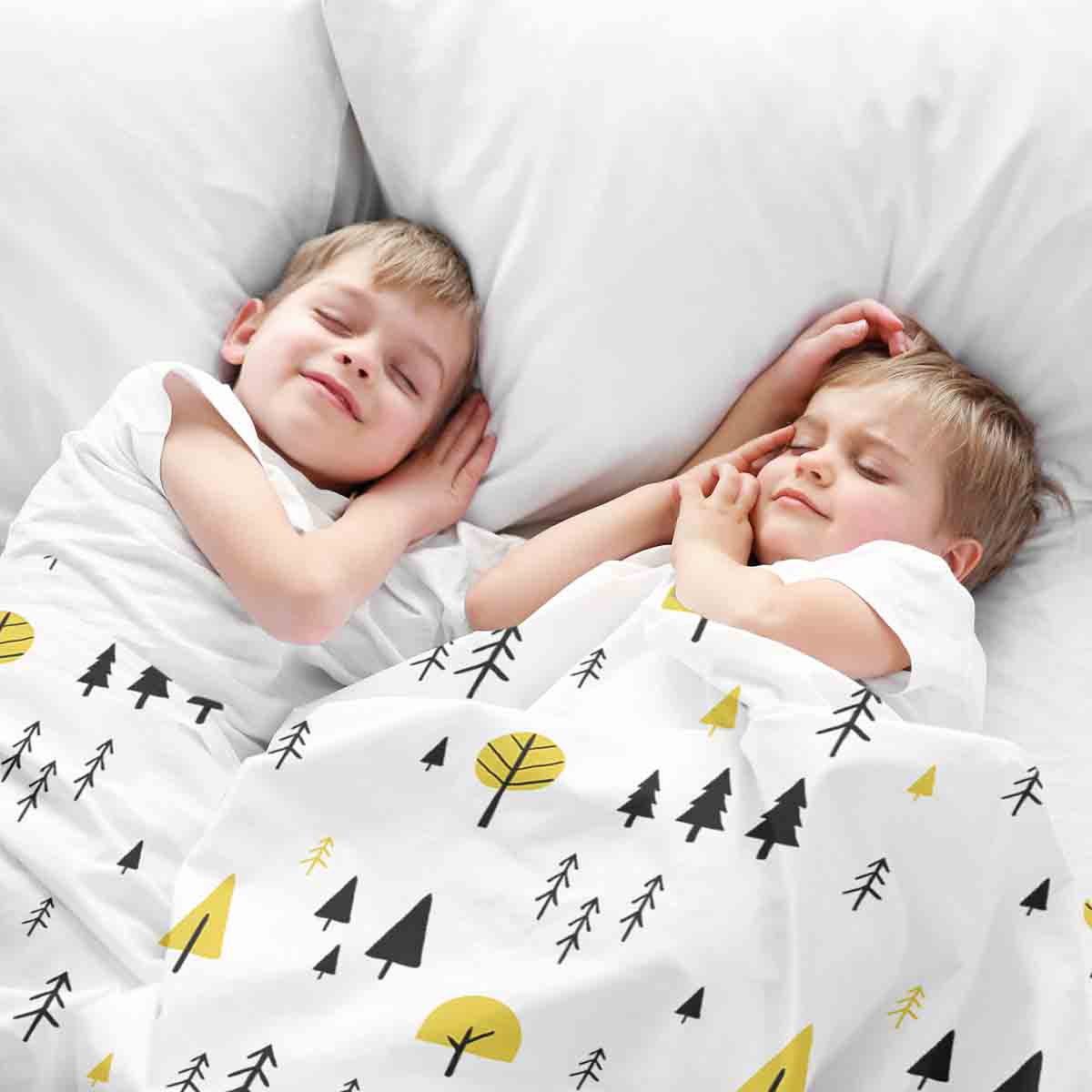 Set de ropa de cama con mantas terapéuticas y árboles amarillos