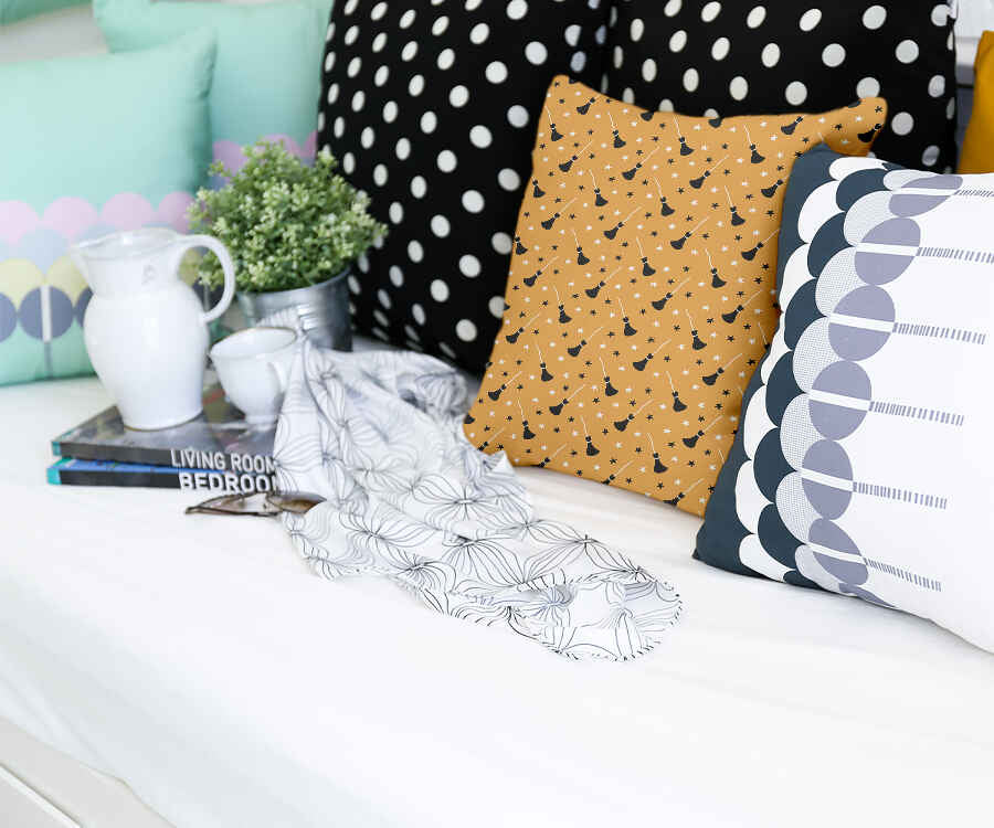 Almohada de salud naranja con escoba de Potter