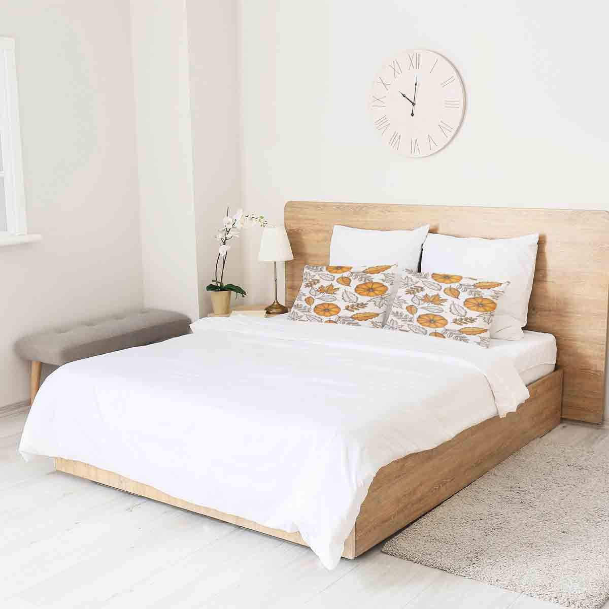 Almohada de salud blanca con hoja y calabaza