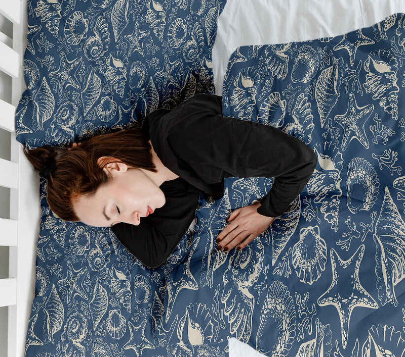 Set de ropa de cama con manta terapéutica azul con conchas