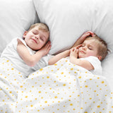 Set de ropa de cama con manta terapéutica blanca con estrellas amarillas