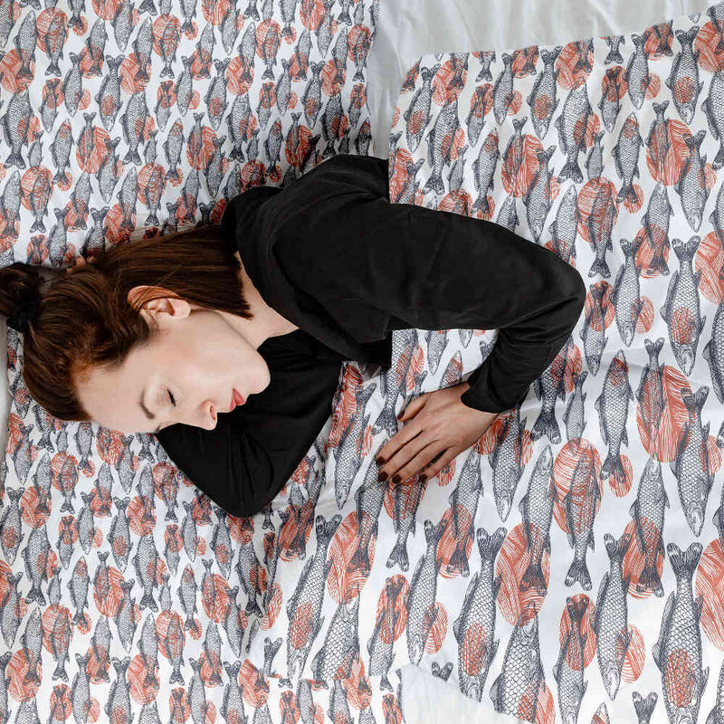 Juego de ropa de cama con manta terapéutica peces grises