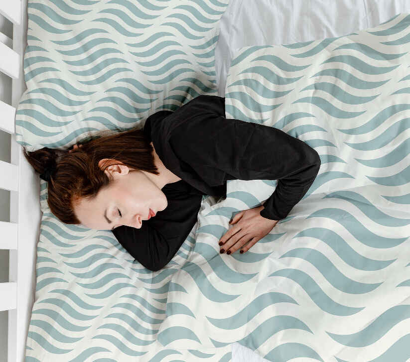 Set de ropa de cama con manta terapéutica y ondas abstractas