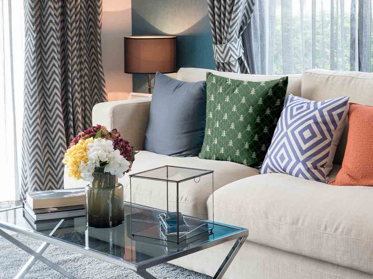 Almohada de salud verde con abetos