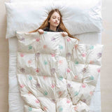 Set de ropa de cama con manta terapéutica blanca con patas de colores