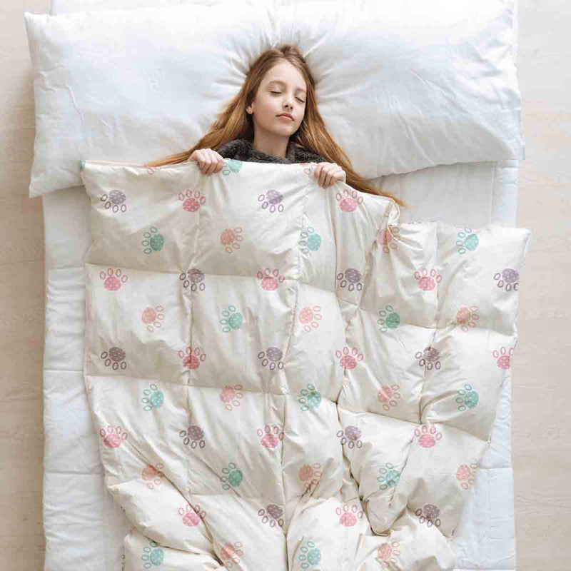 Set de ropa de cama con manta terapéutica blanca con patas de colores
