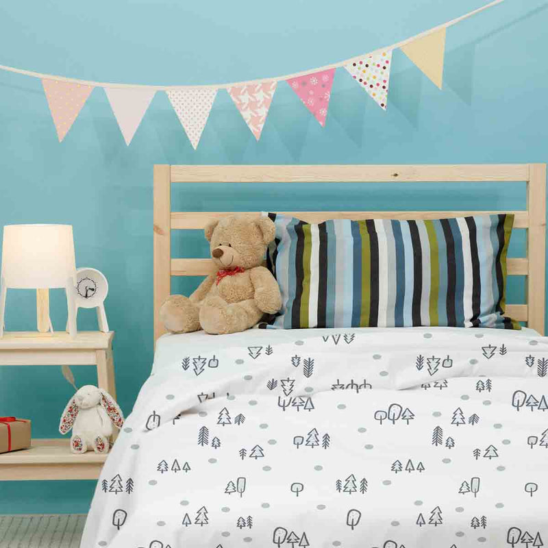 Set de ropa de cama con mantas terapéuticas blancas con puntos y árboles