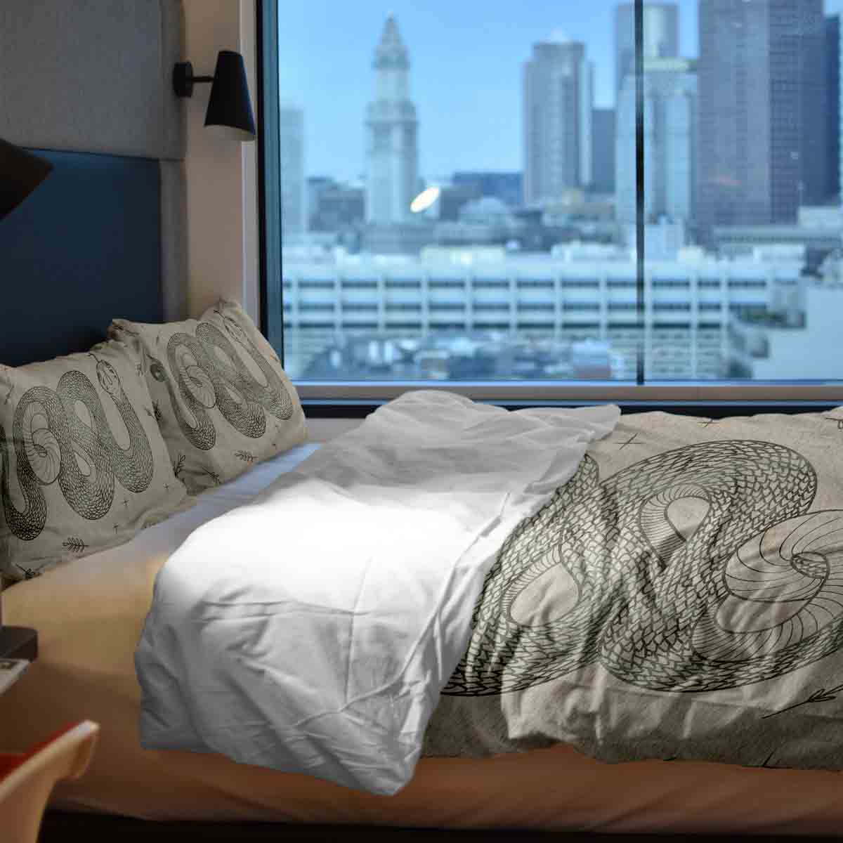 Juego de ropa de cama beige con serpiente de mantas terapéuticas