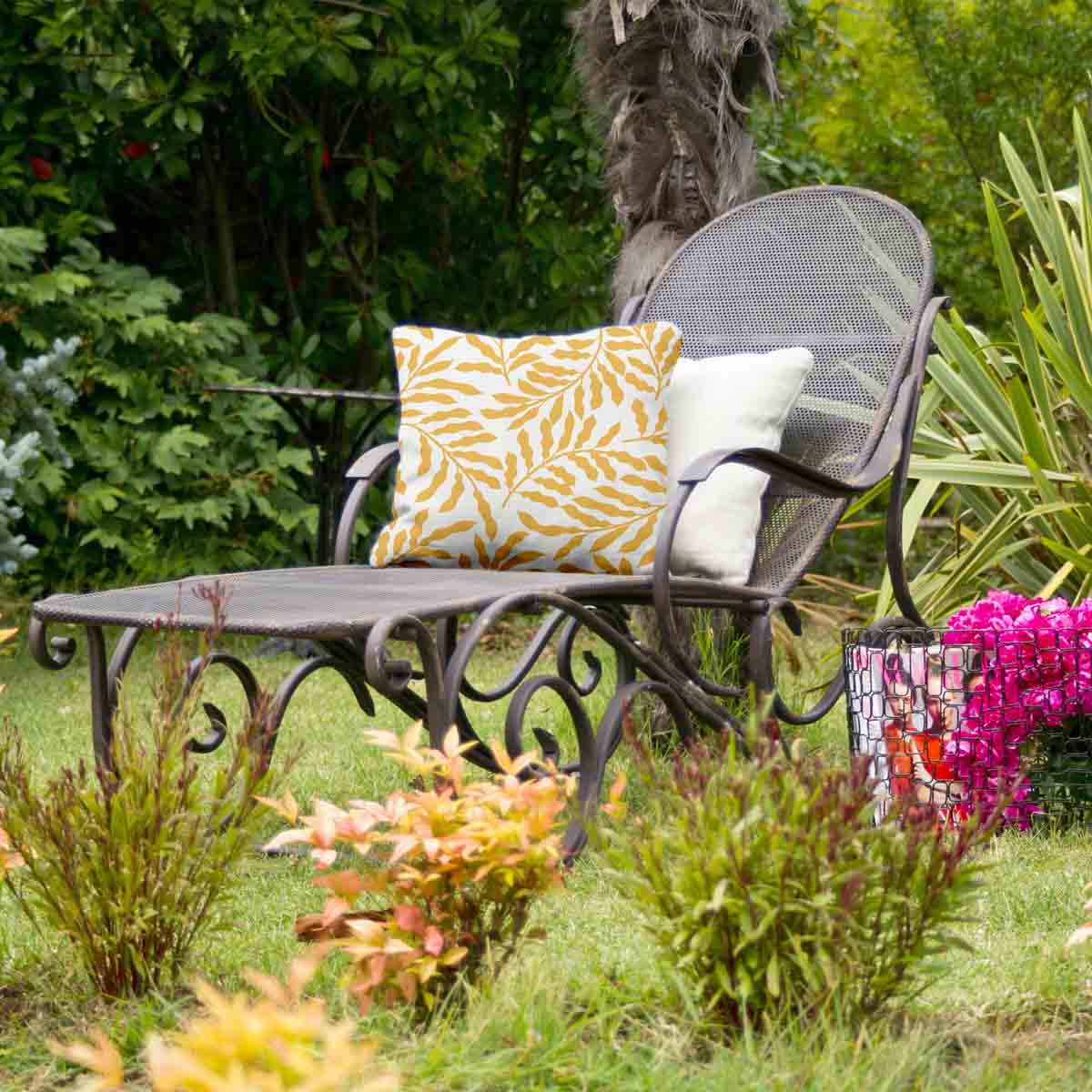 Almohada de salud con ramas amarillas