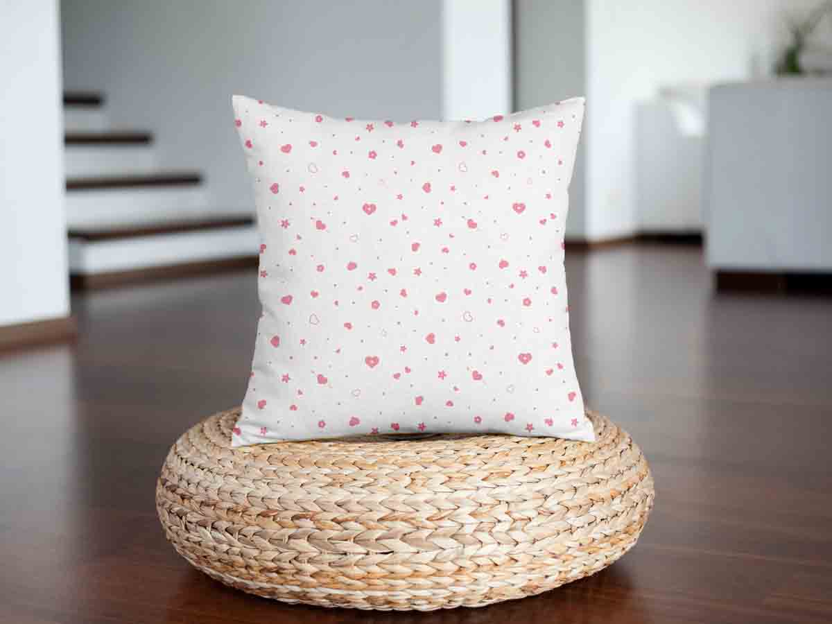 Almohada de salud rosa con corazones y flores