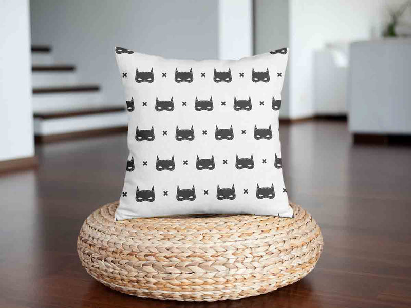 Almohada de salud blanca con máscara de gato