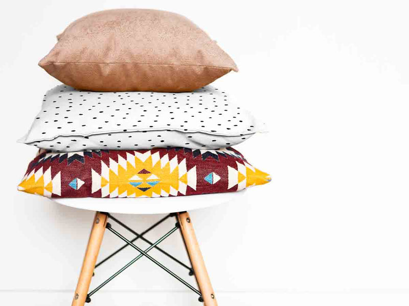 Almohada de salud pequeños puntos negros
