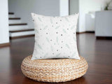 Almohada de salud blanca con plumas y puntos