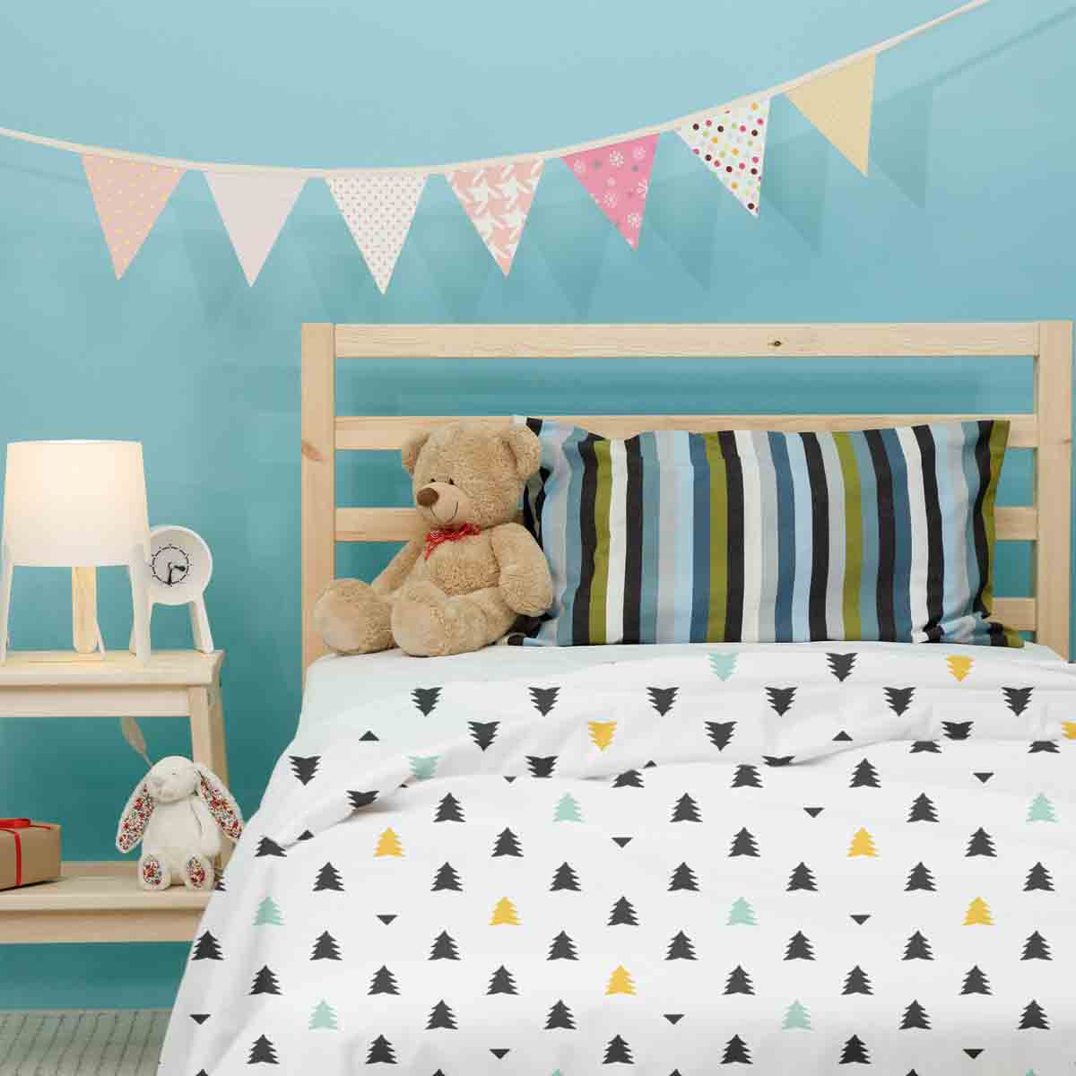 Set de ropa de cama con mantas terapéuticas y pequeños abetos