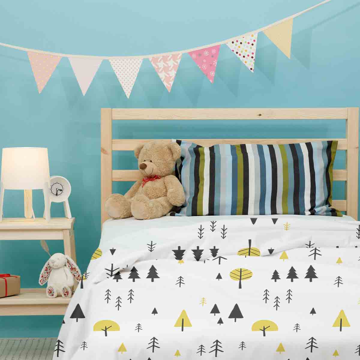 Set de ropa de cama con mantas terapéuticas y árboles amarillos