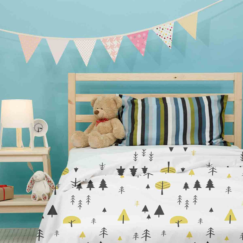 Set de ropa de cama con mantas terapéuticas y árboles amarillos