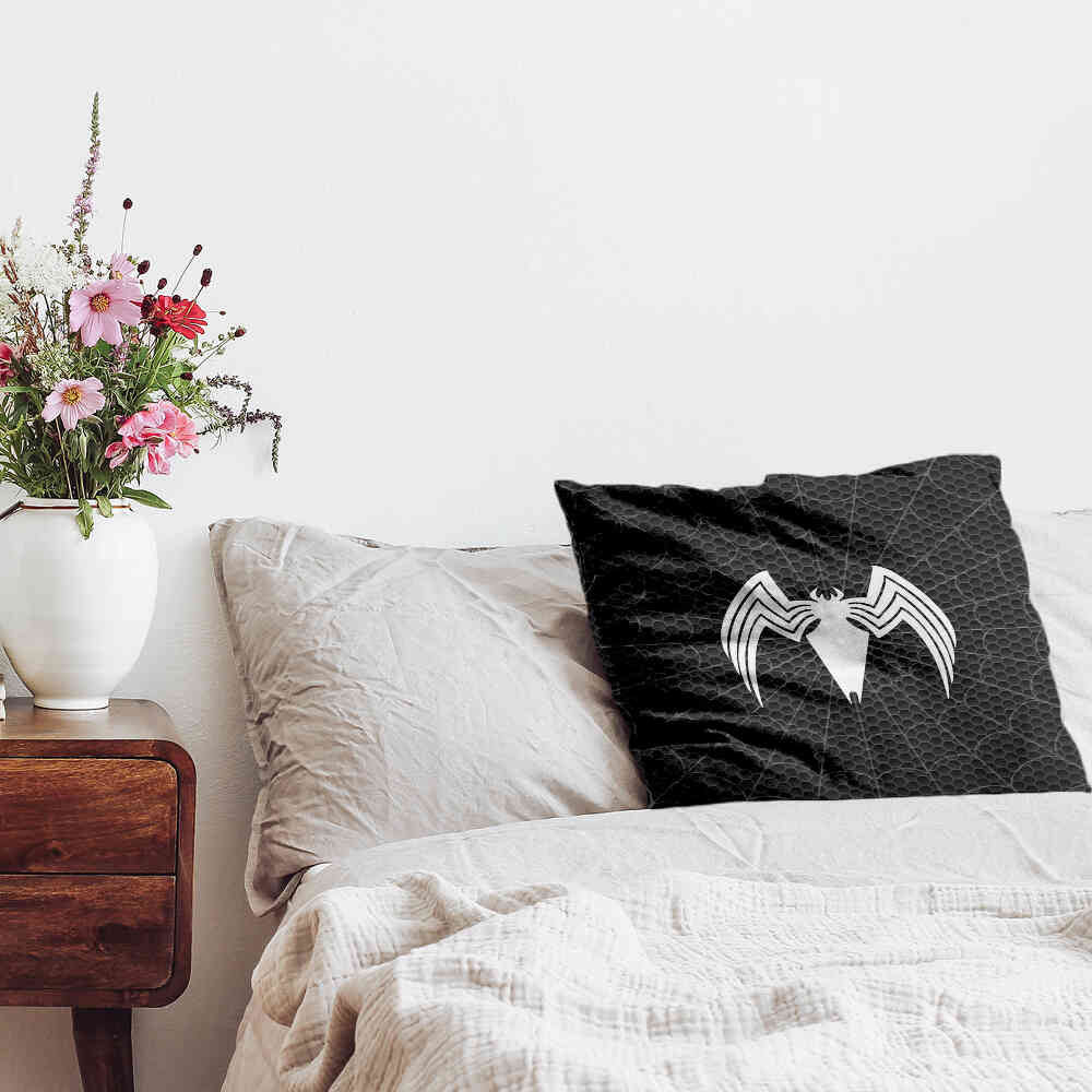 Almohada de salud negra con araña