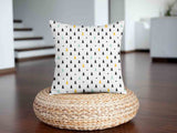 Almohada de salud blanca con pequeños abetos