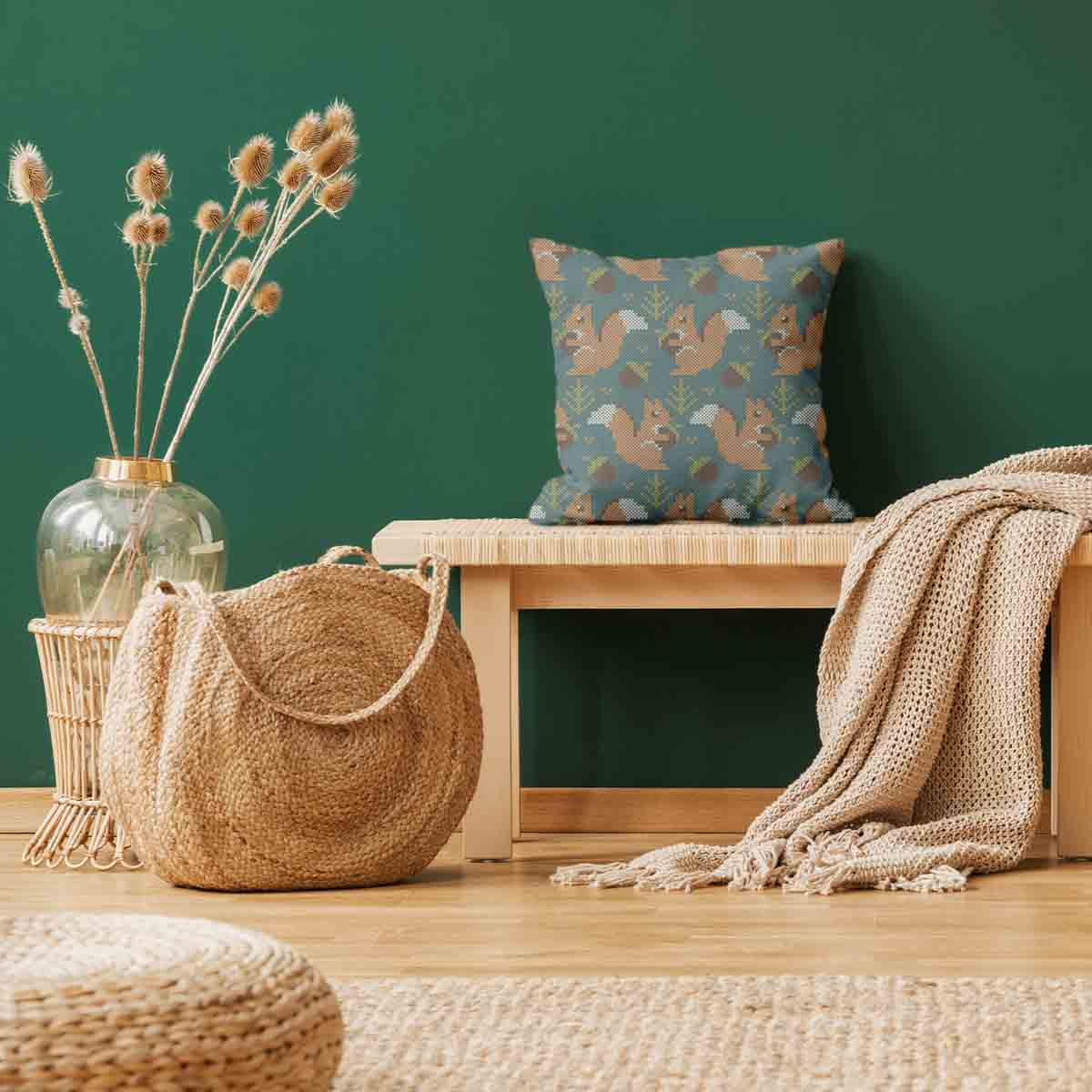 Almohada de salud verde con ardilla