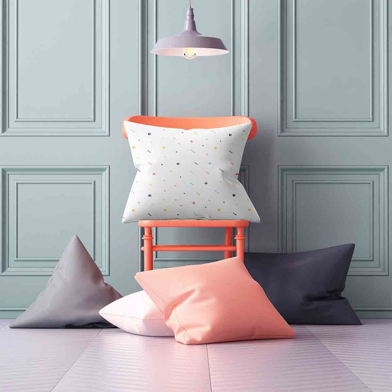 Almohada de salud blanca con formas coloridas