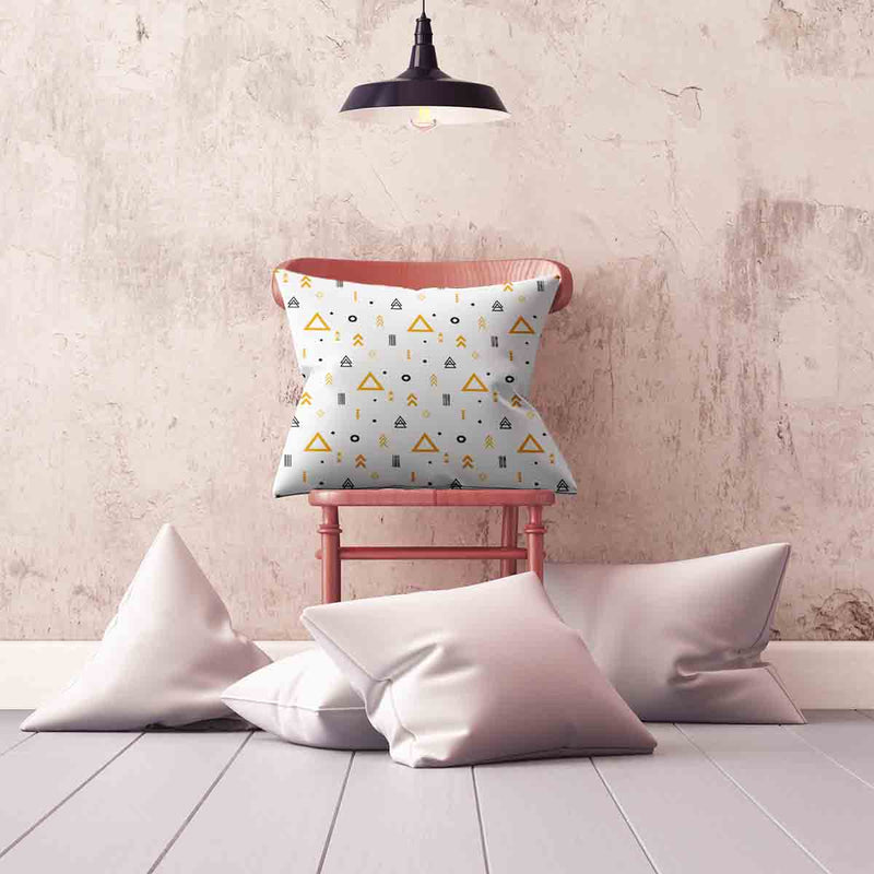 Almohada de salud blanca con triángulos amarillos