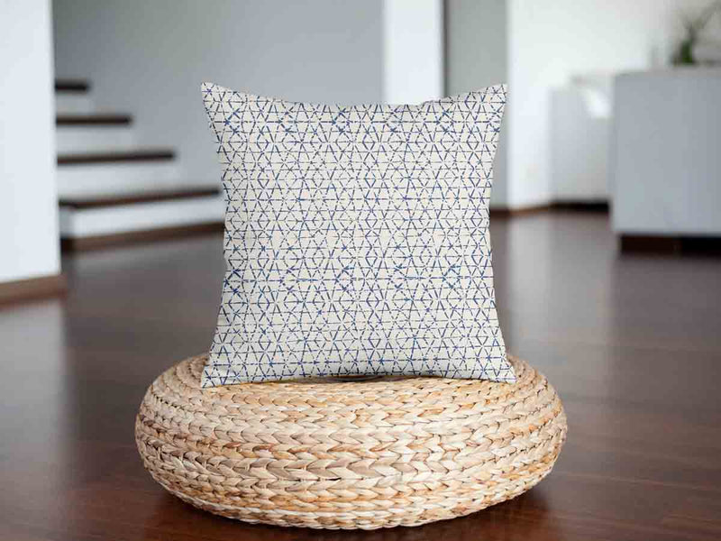 Almohada de salud blanca con delicadas formas azules