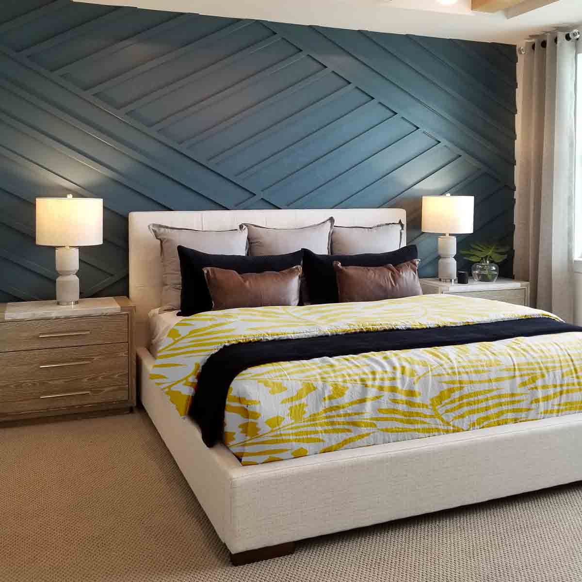 Set de ropa de cama con mantas terapéuticas y ramas amarillas