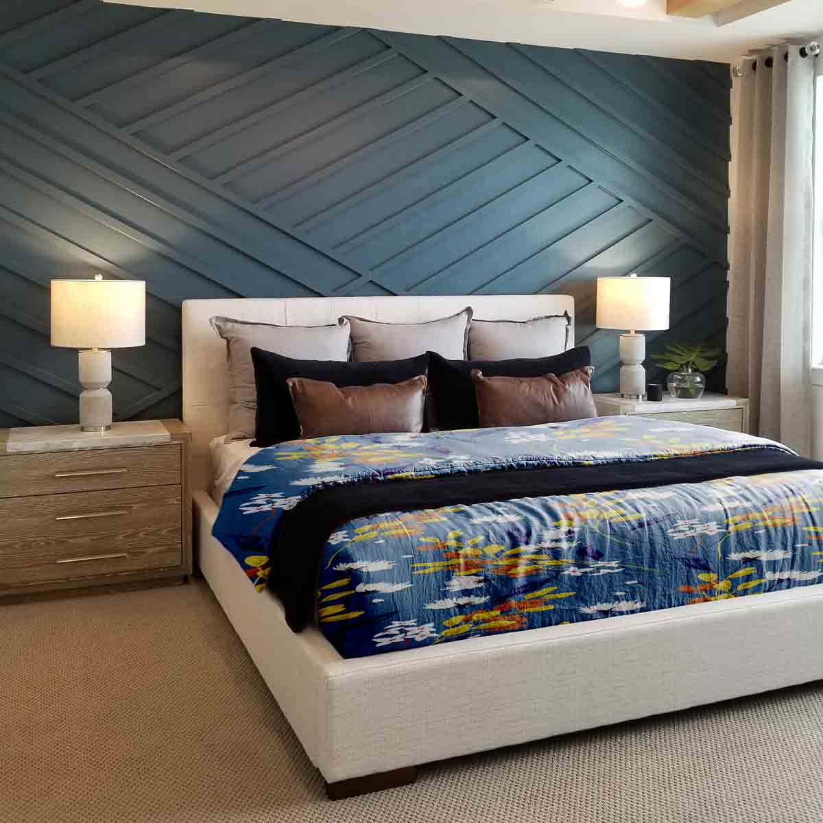 Set de ropa de cama con manta terapéutica azul con ramo de flores