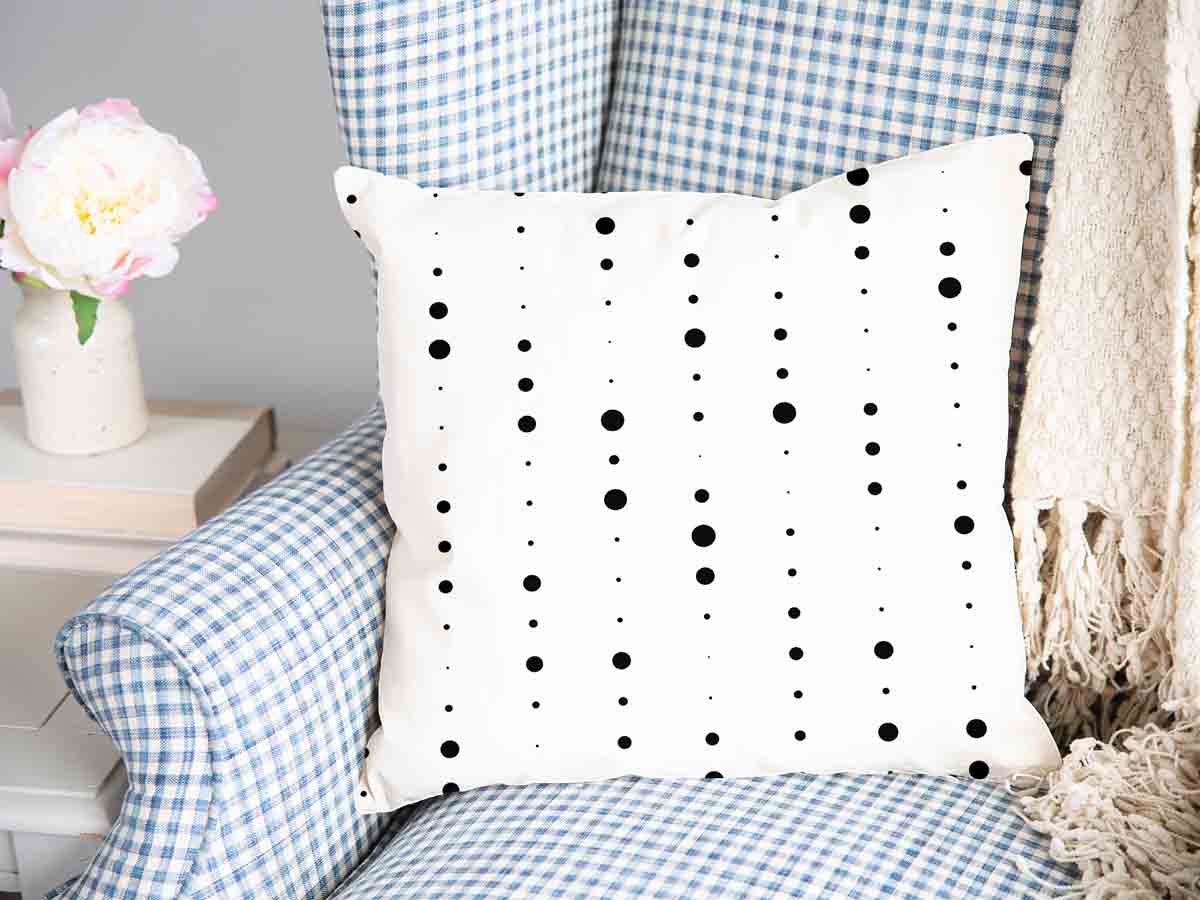 Almohada de salud blanca con puntos negros