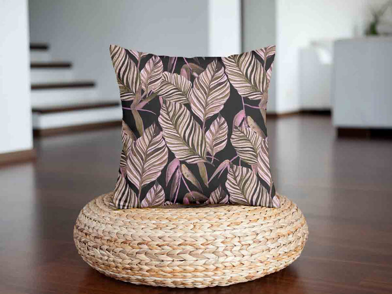 Almohada de salud negra con hojas moradas