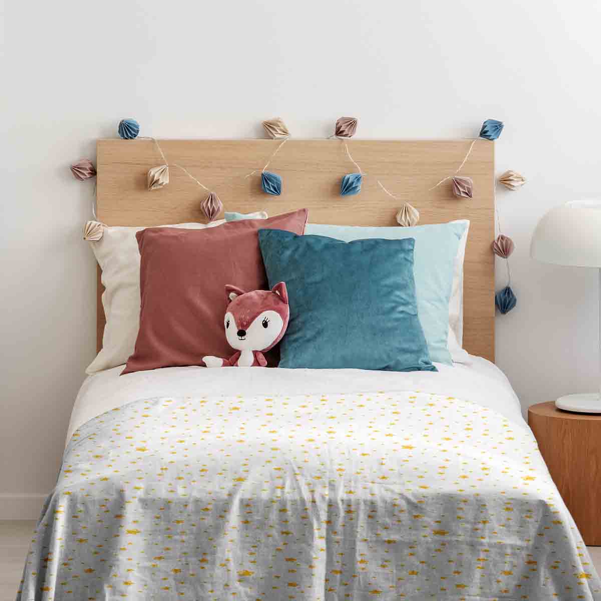 Juego de ropa de cama con manta terapéutica blanca con estrellas amarillas