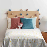 Set de ropa de cama con manta terapéutica blanca con estrellas amarillas