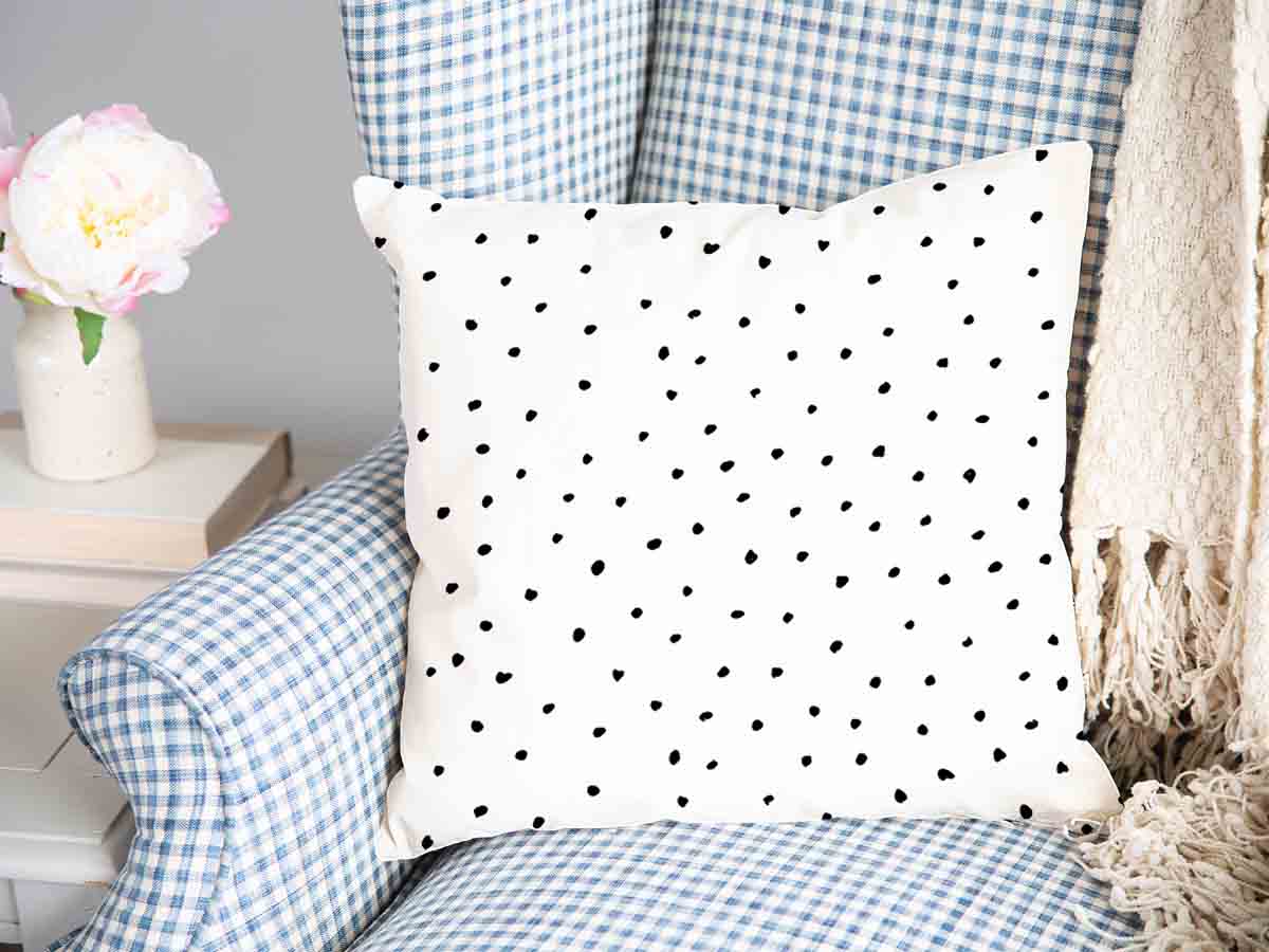 Almohada de salud pequeños puntos negros