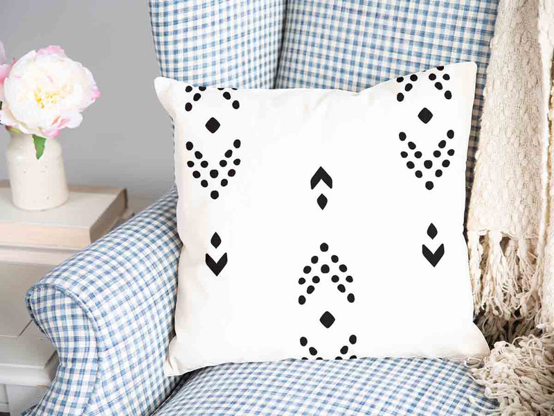 Almohada de salud blanca con patrón de flechas negras