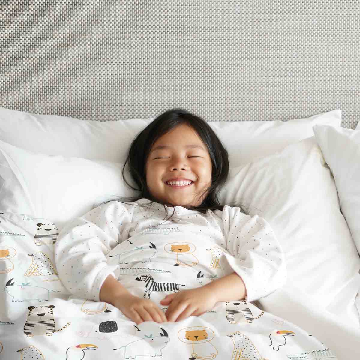 Set de ropa de cama con mantas terapéuticas blancas con animales del zoológico