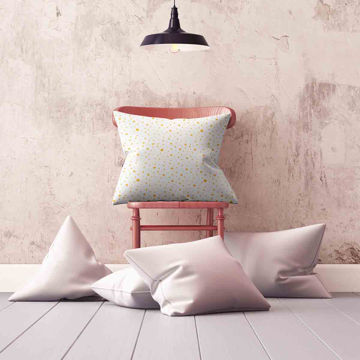 Almohada de salud blanca con estrellas amarillas