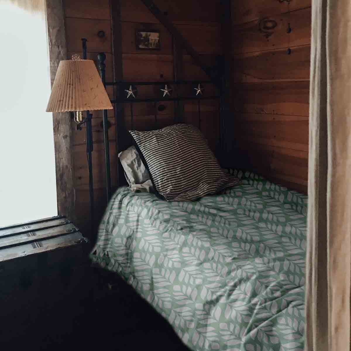 Set de ropa de cama con manta terapéutica verde con abetos