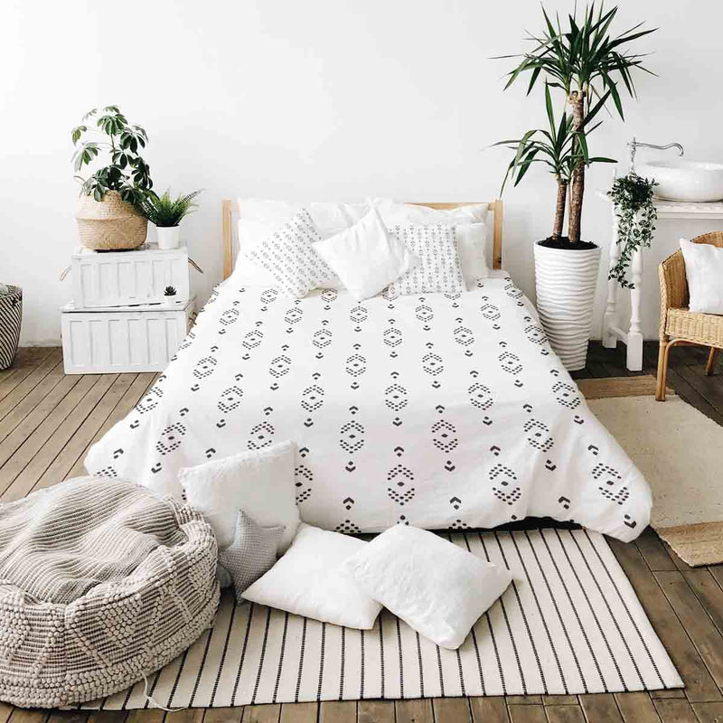 Juego de ropa de cama con manta terapéutica blanca con patrón de flechas negras