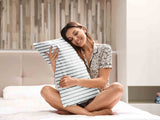 Almohada de salud blanca con rayas negras