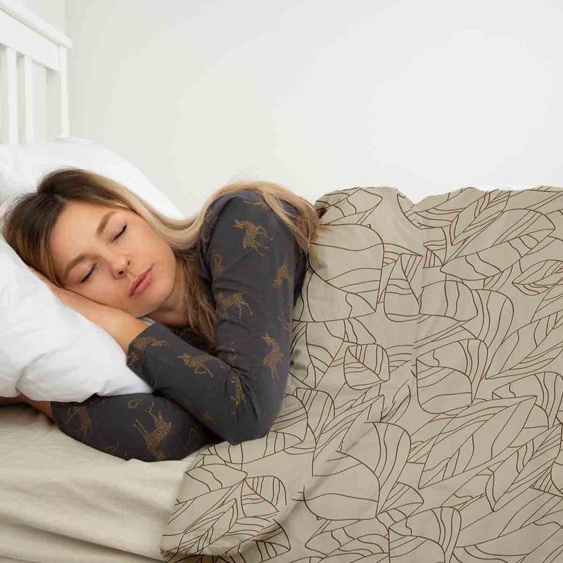Juego de ropa de cama con manta terapéutica beige con forma de hoja negra