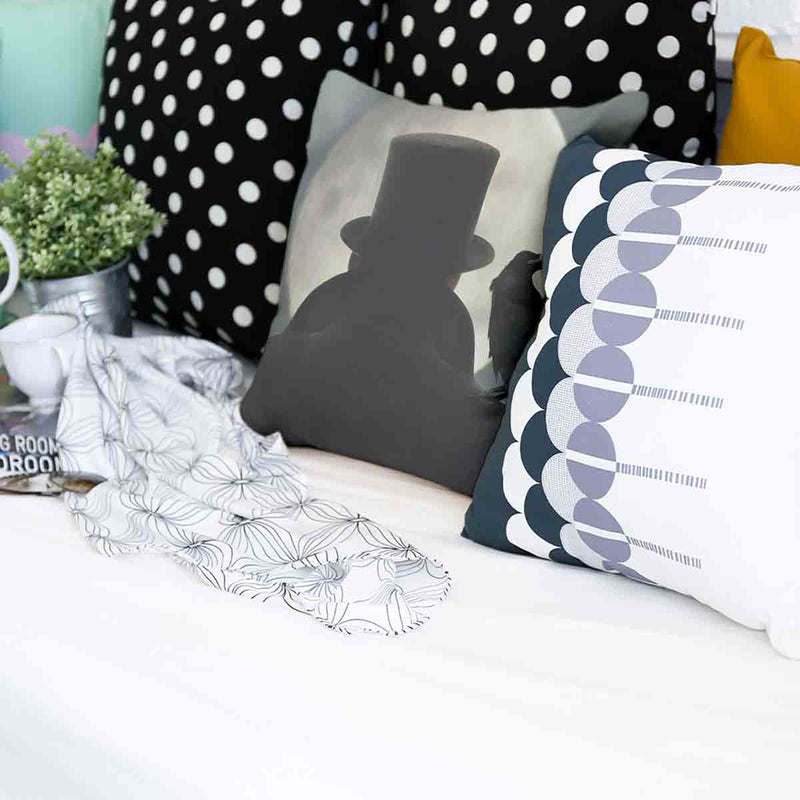 Almohada de salud hombre a la luz de la luna