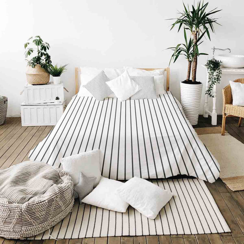 Juego de ropa de cama con manta terapéutica blanca con rayas negras