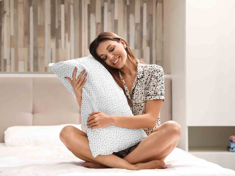 Almohada de salud pequeños puntos negros
